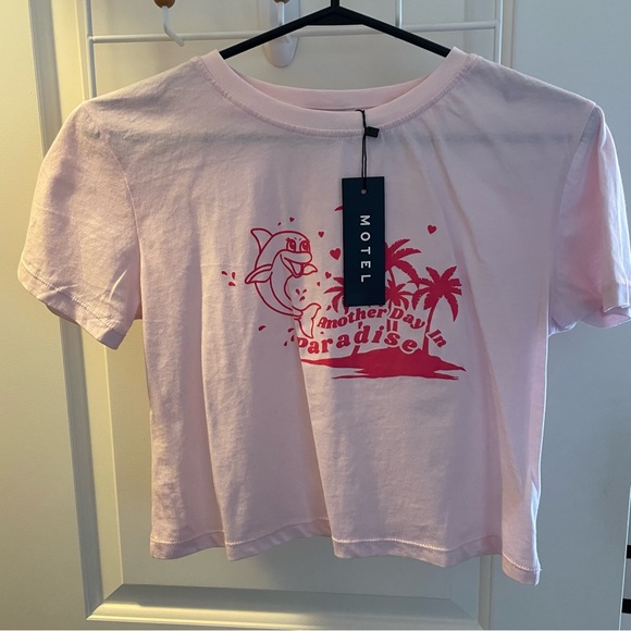 MOTEL SHRUNK TEE BABY PINK PARADISE DOLPHIN princess Polly - Picture 2 of 9